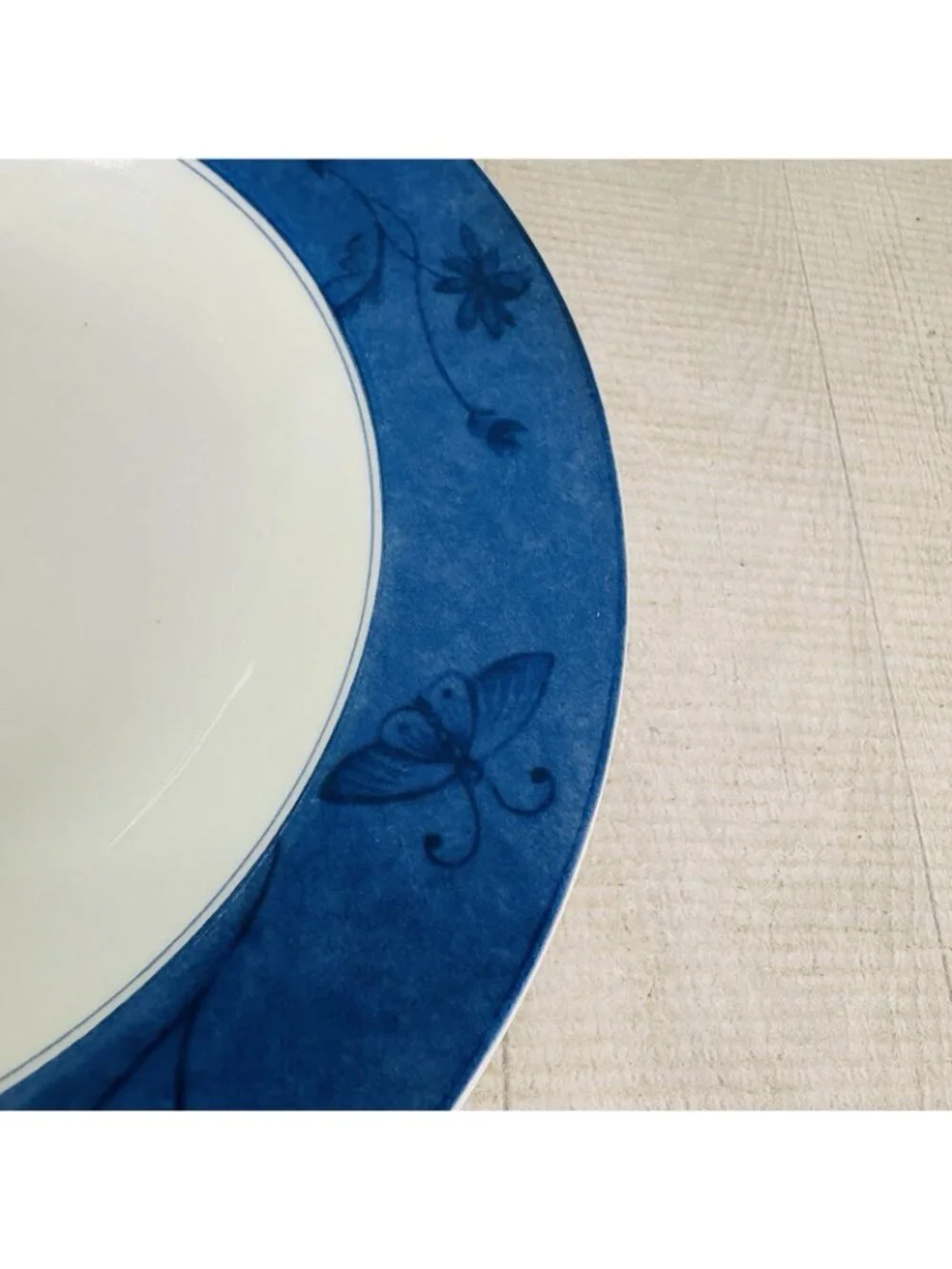 Coventry BLUE BUTTERFLY White Blue Porcelain Large Rim 9 1/4